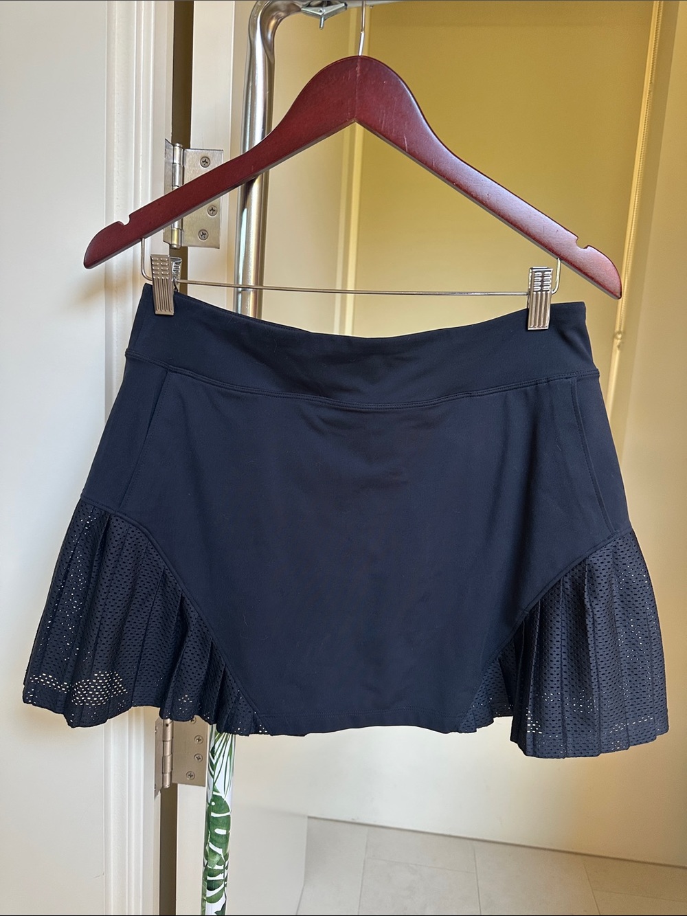 Under Armour Black Athletic Mini Skort with Mesh Panels Size Medium
